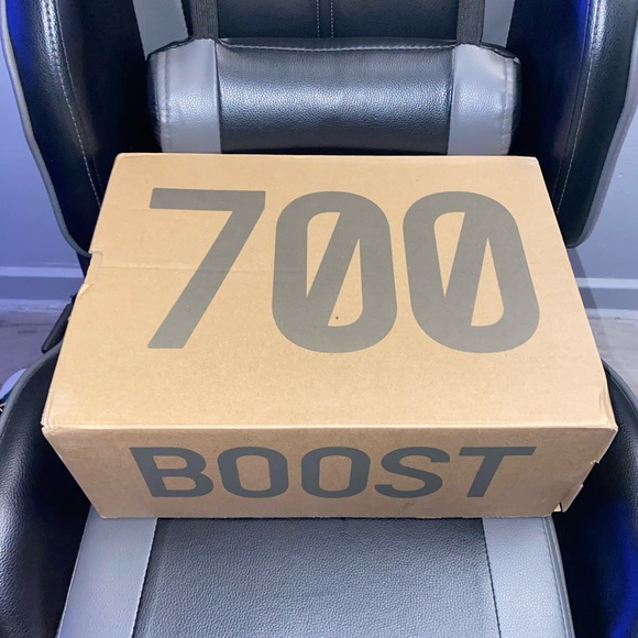 Adidas Yeezy Boost 700 ‘Magnet’ - Picture 7 of 8